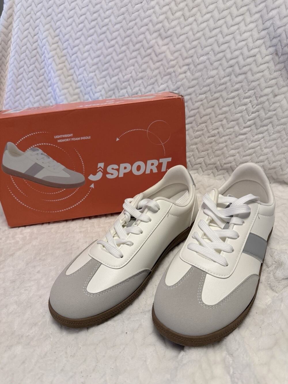 New JSport Cecily Women’s Sneaker Suede White/Grey Low Top Shoes Size 10 US